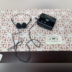 GE personal stereo analog cassette tape player 3-5463A wire headphones black